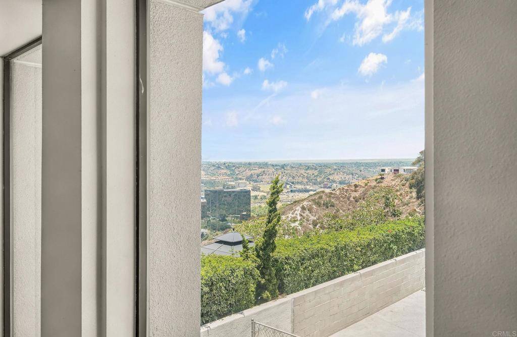 San Diego, CA 92116,3112 N Mountain View DR