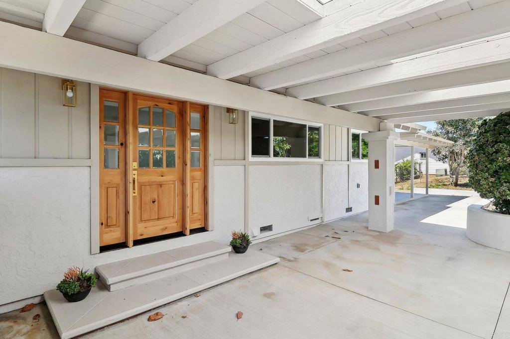 Vista, CA 92084,1917 Friendly DR