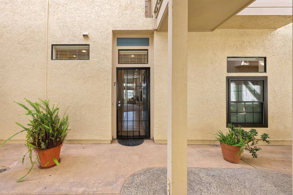 Imperial Beach, CA 91932,270 Dahlia AVE #7
