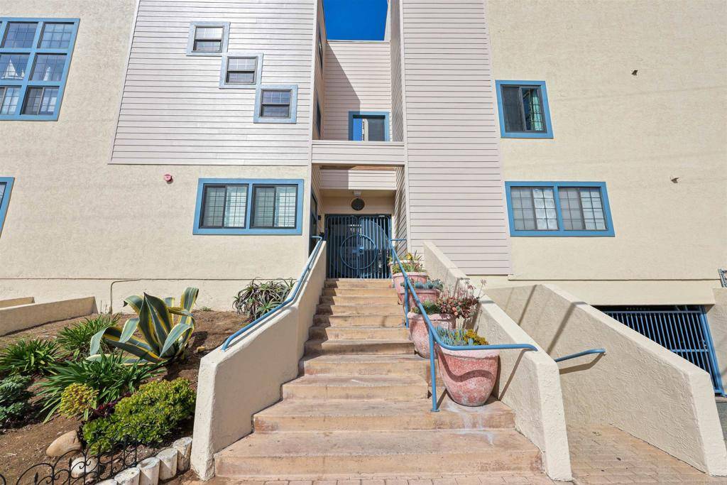 Imperial Beach, CA 91932,270 Dahlia AVE #7