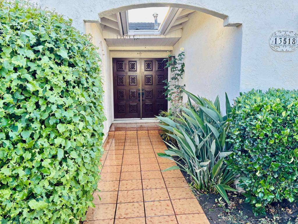 El Cajon, CA 92021,13518 Avenida Del Charro