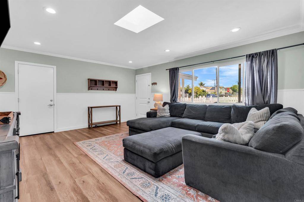 Imperial Beach, CA 91932,552 E Emory Street E