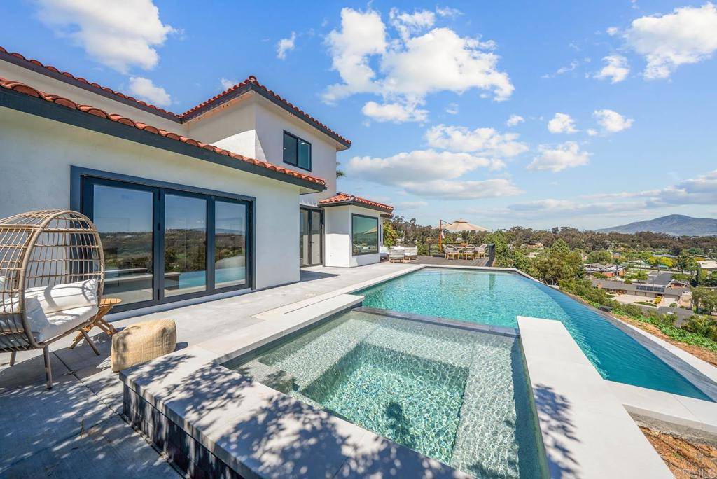 Bonita, CA 91902,3792 Vista Pointe