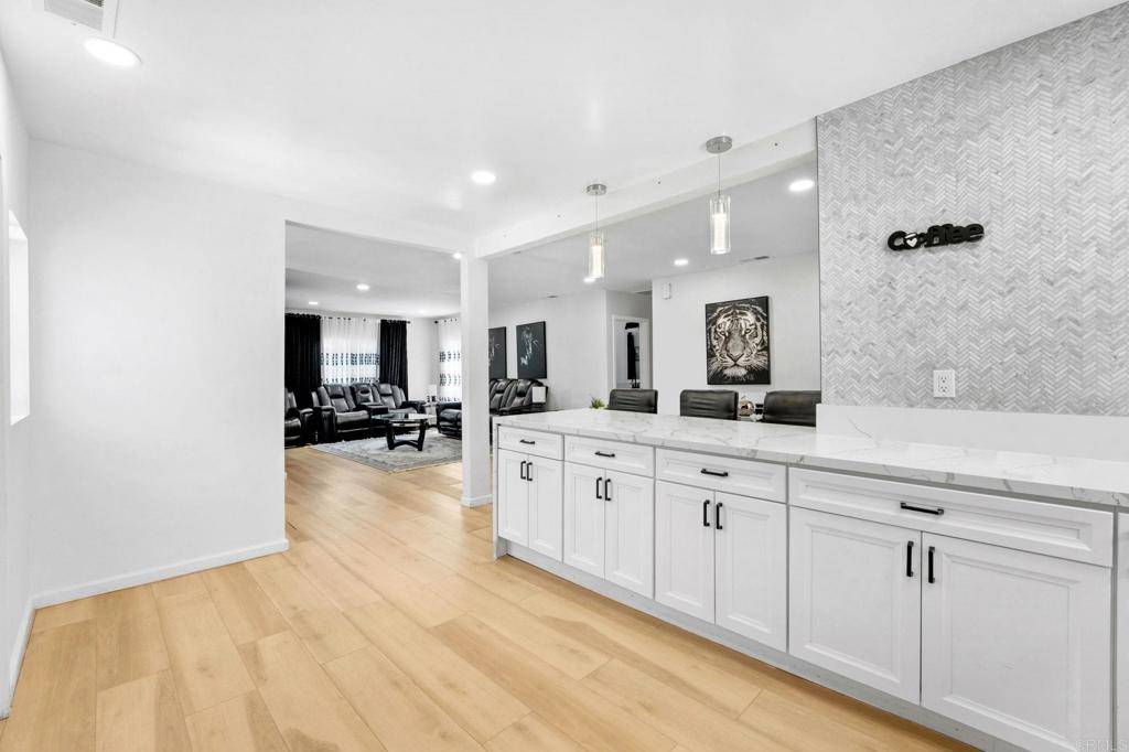El Cajon, CA 92020,1162 Merritt DR