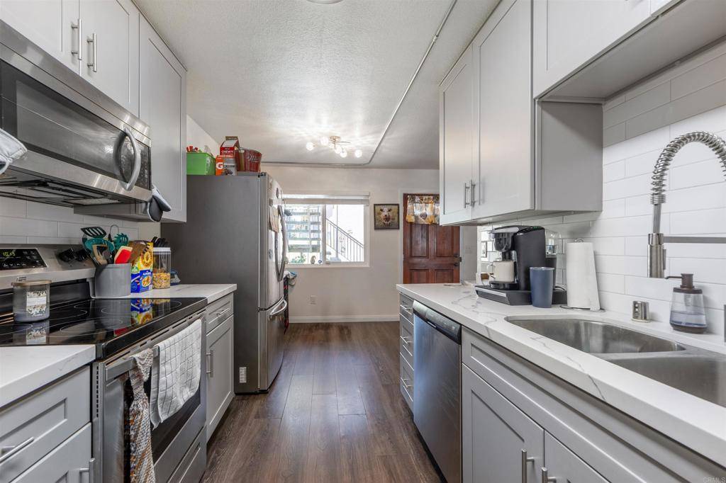 Escondido, CA 92027,2041 E Grand  Ave #19