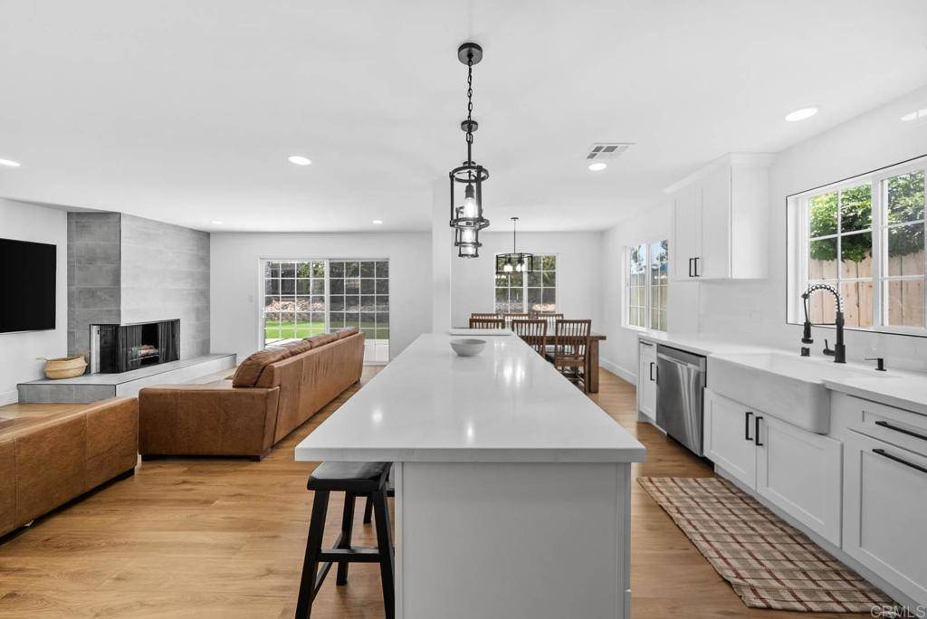 San Diego, CA 92119,6461 Beaver Lake CT