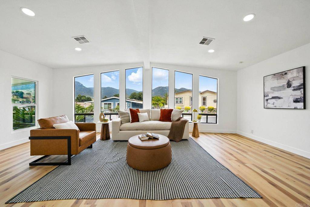 8975 Lawrence Welk DR, Escondido, CA 92026