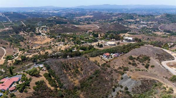 3829 Silverleaf Ln, Vista, CA 92084