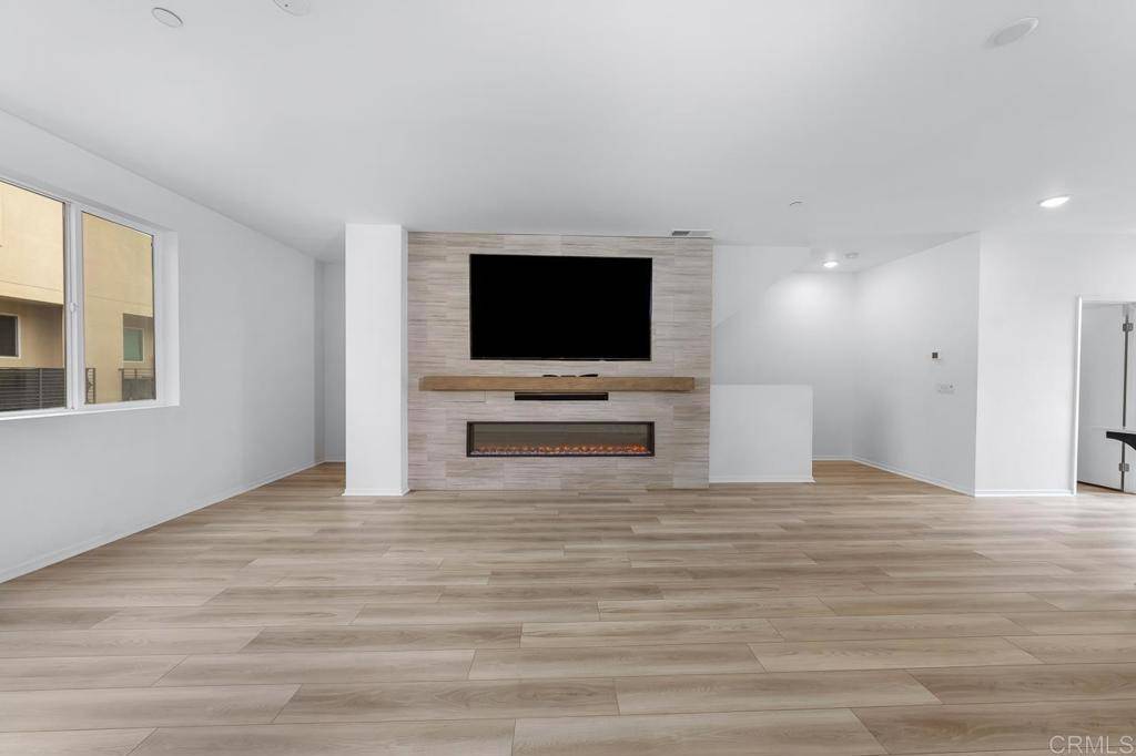 San Diego, CA 92154,5232 Beachfront Cove St #81