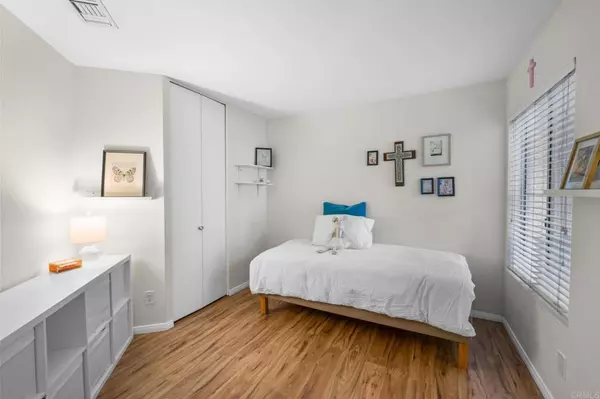 San Diego, CA 92111,7228 Camino Degrazia #271