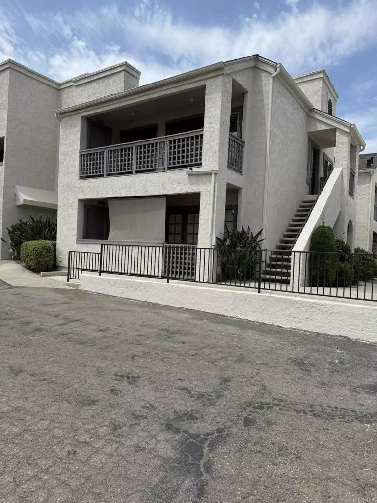 Santee, CA 92071,8621 Arminda CIR #30