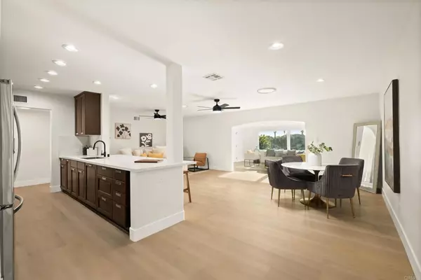 San Diego, CA 92117,4158 Seri ST