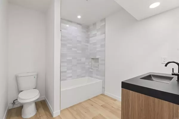 San Diego, CA 92113,4406 Delta ST #15