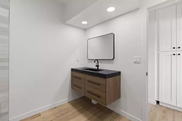San Diego, CA 92113,4406 Delta ST #15