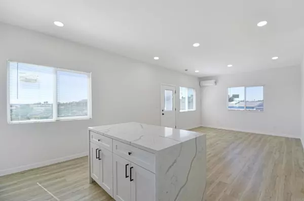 San Diego, CA 92114,6378 Scimitar DR
