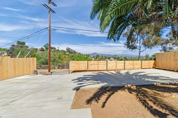 San Diego, CA 92114,6378 Scimitar DR