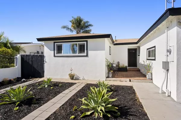 San Diego, CA 92111,7162 Beagle Street