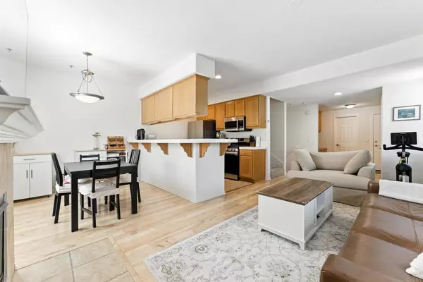 San Diego, CA 92128,13009 Evening Creek DR S #8