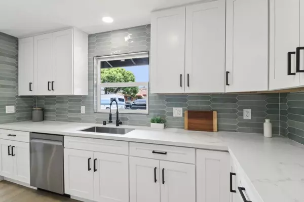 Oceanside, CA 92054,3243 Carolyn CIR