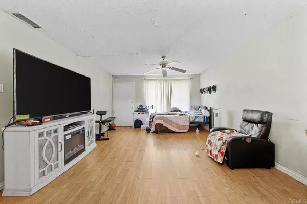 915 N Fig ST #E, Escondido, CA 92026