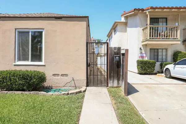 San Diego, CA 92116,4662  4664 Bancroft