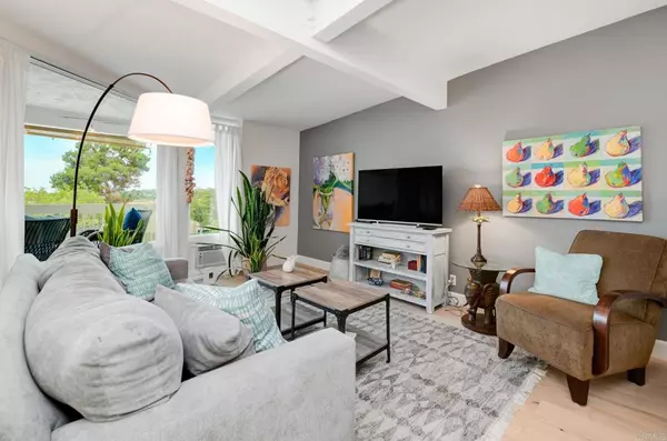 Carlsbad, CA 92009,2323 Caringa WAY #16