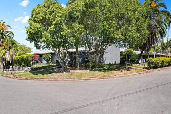 Chula Vista, CA 91910,415 Carvalos DR