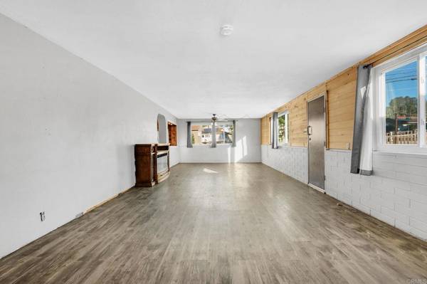 El Cajon, CA 92021,8273 Melrose LN