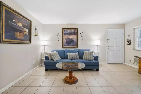 San Diego, CA 92117,6602 Beadnell WAY #13