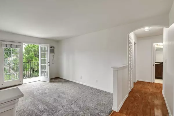 San Diego, CA 92115,4570 54th #208