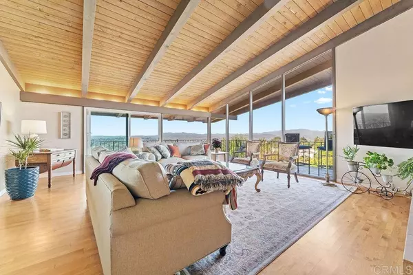 La Mesa, CA 91941,9874 Summit DR