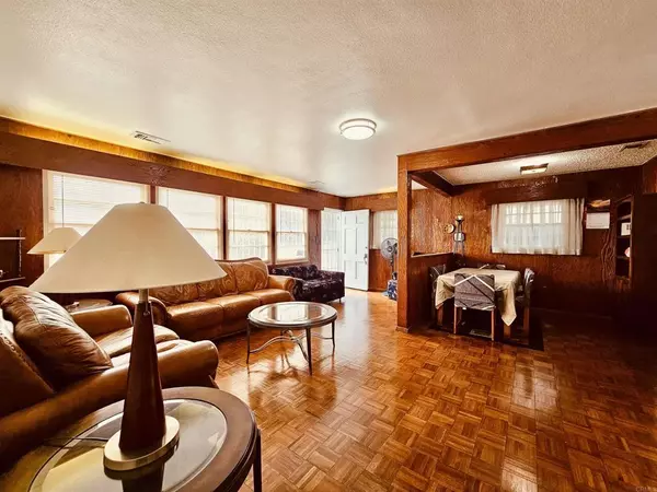 Long Beach, CA 90810,3333 Delta AVE