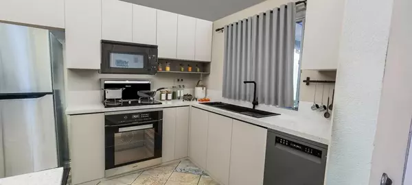 Oceanside, CA 92057,1469 Sundance WAY