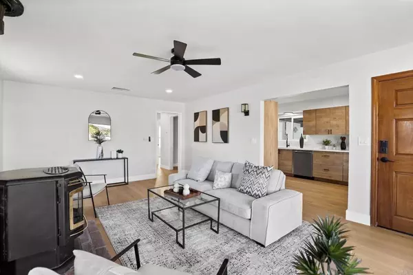 Ramona, CA 92065,611 9Th ST