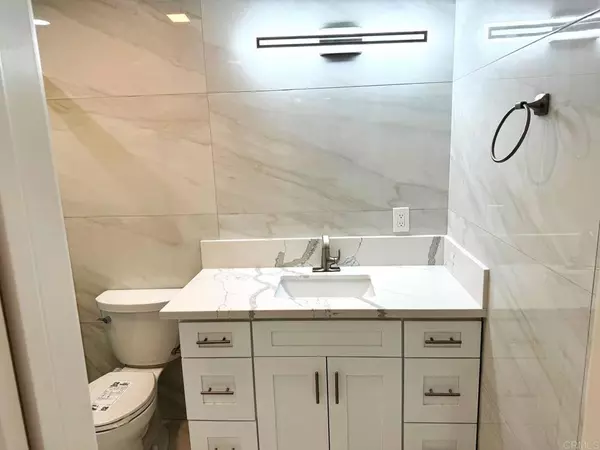 Carlsbad, CA 92008,4566 Cove DR #D