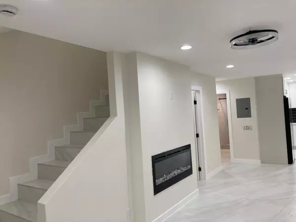 Carlsbad, CA 92008,4566 Cove DR #B