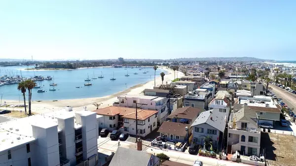 San Diego, CA 92109,3492 Bayside LN