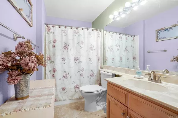 Escondido, CA 92027,2536 White Oak PL #1