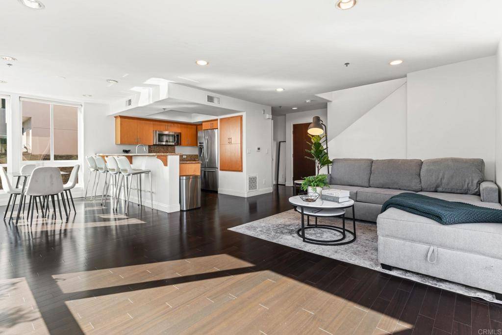 San Diego, CA 92109,924 Hornblend ST #210