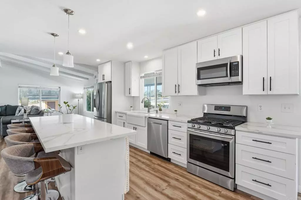 San Marcos, CA 92078,1195 La Moree #98