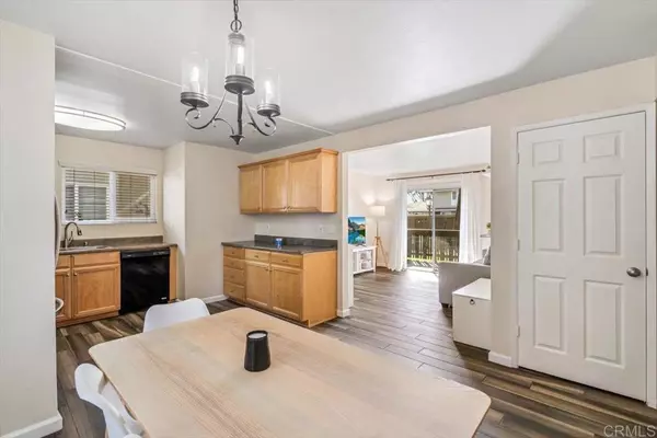 Escondido, CA 92027,2528 White Oak Place #5