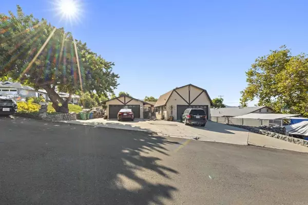 Santee, CA 92071,8552 Brodie LN