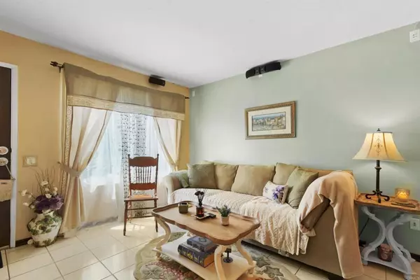 Santee, CA 92071,10158 Carefree DR