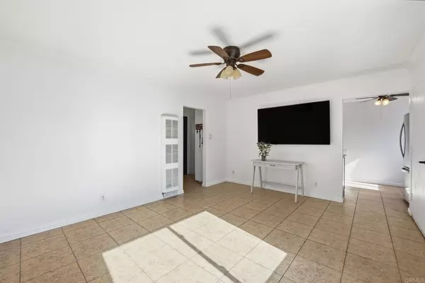 Escondido, CA 92027,1622 E Grand AVE