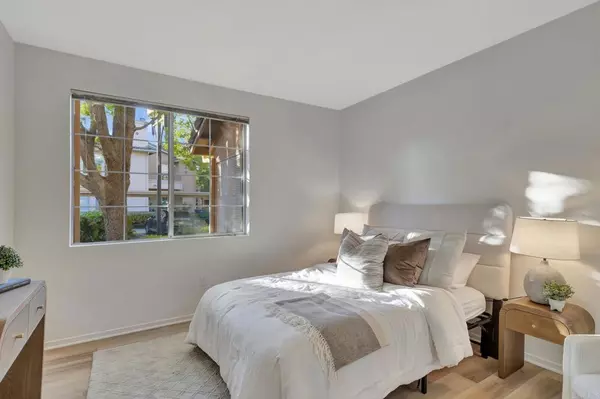 San Diego, CA 92128,18644 Caminito Cantilena #265