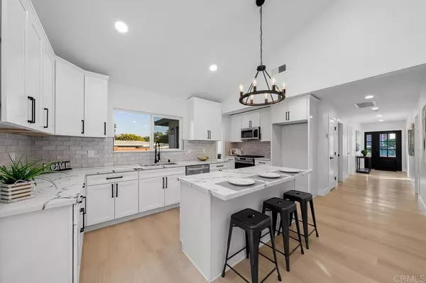 7118 Stanford Ave., La Mesa, CA 91942