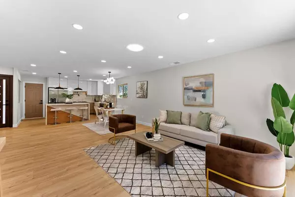 San Diego, CA 92117,4984 Gaylord DR