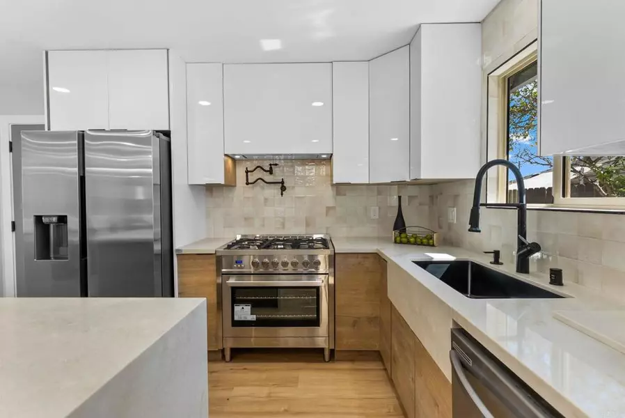 4984 Gaylord DR, San Diego, CA 92117