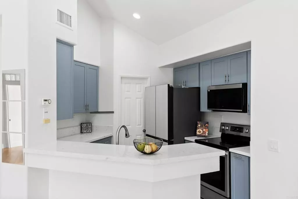 San Diego, CA 92122,7215 Calabria Ct #74