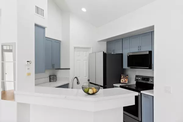 7215 Calabria Ct #74, San Diego, CA 92122